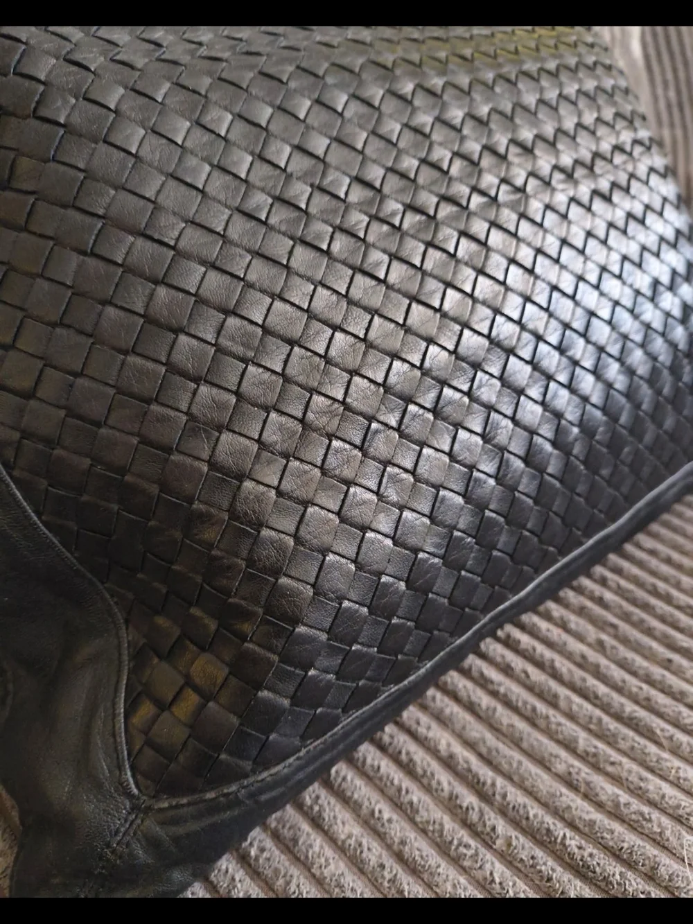 Classic Vintage Black Genuine Leather Woven Intrecciato Large Slouchy L Tote Bag